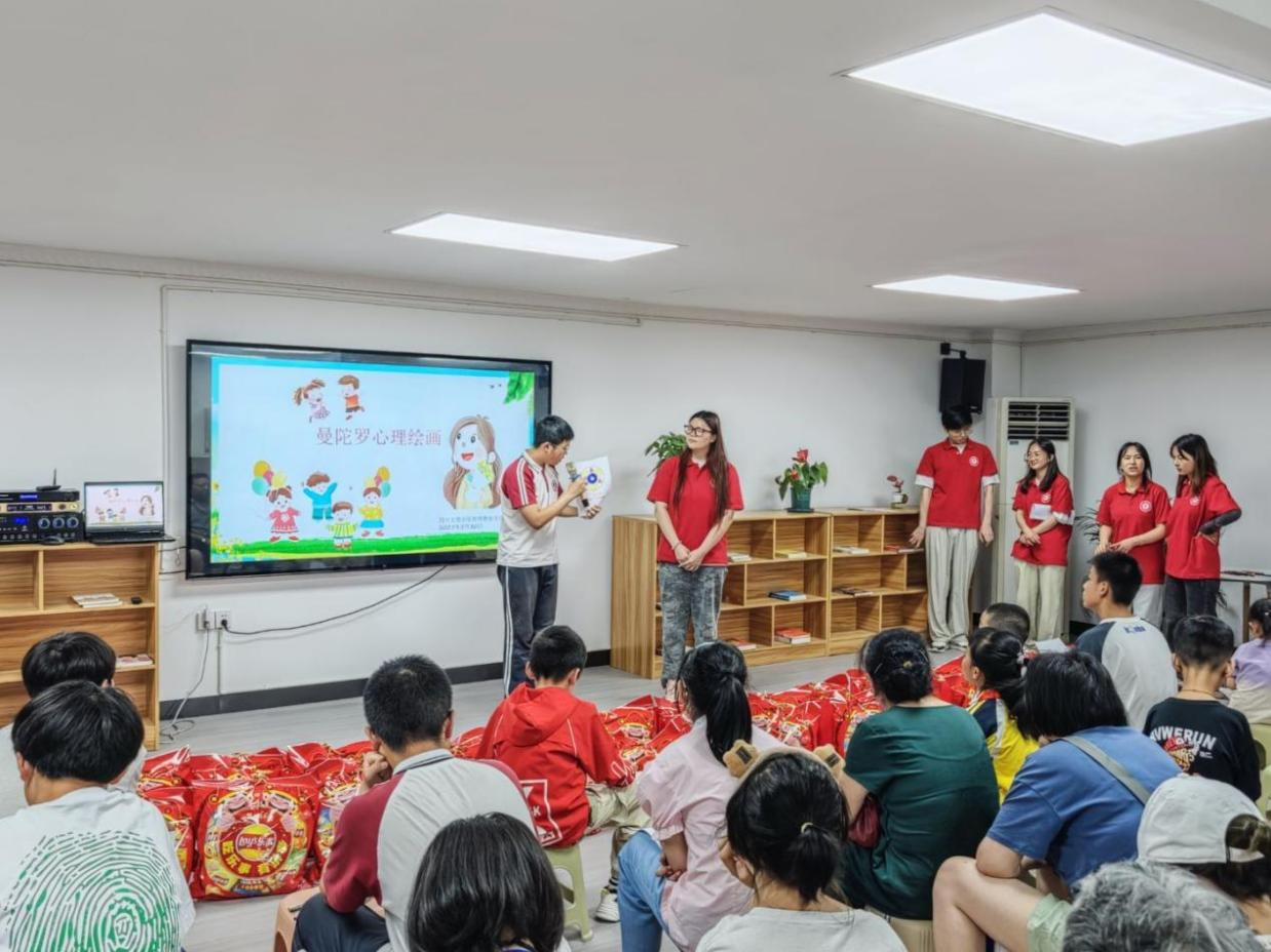 双节同庆 心暖童心|2026世界杯官网携手东城街道开展“粽点关注·童心向阳”志愿活动